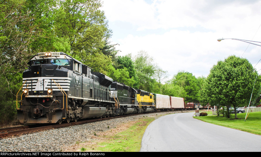 SU 99 rolls alongside Hudson St as it heads for Binghamton NY 